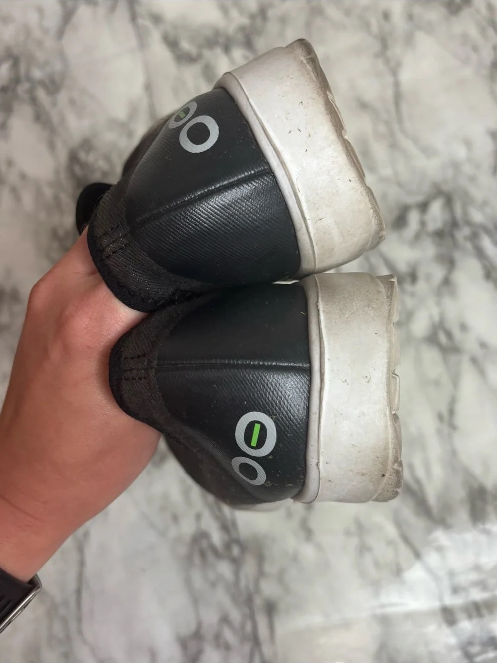 OOFOS Black Slip-On Sneakers Green Insole size 7 women’s - Picture 3 of 5